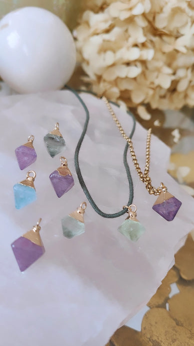 Emmy cubes with or without chain